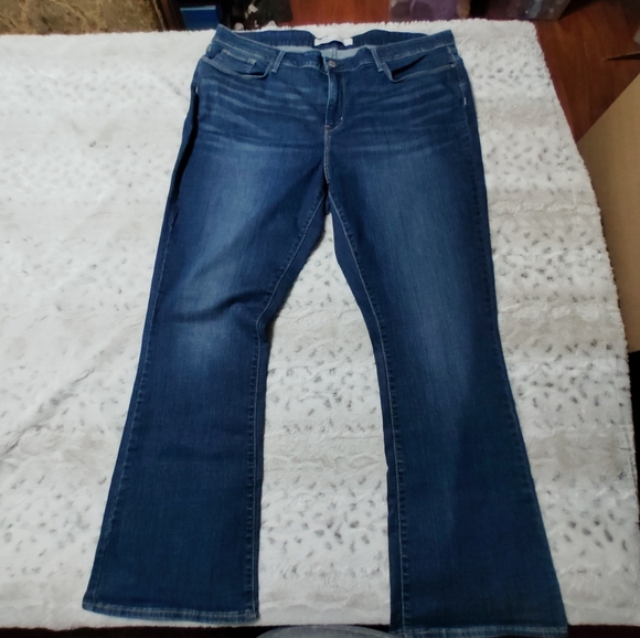 Women's Signature Levi Strauss Bootcut Jean. - Picture 1 of 9